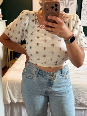 Ciebon White embroidered flowers puffy sleeve crop top